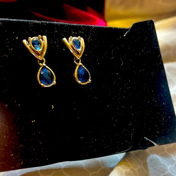 Blue silver sapphire simulated Avon earrings stud back - Picture 3 of 4
